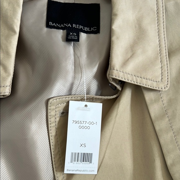 Classic Banana Republic Trench Cape Coat - Picture 3 of 3